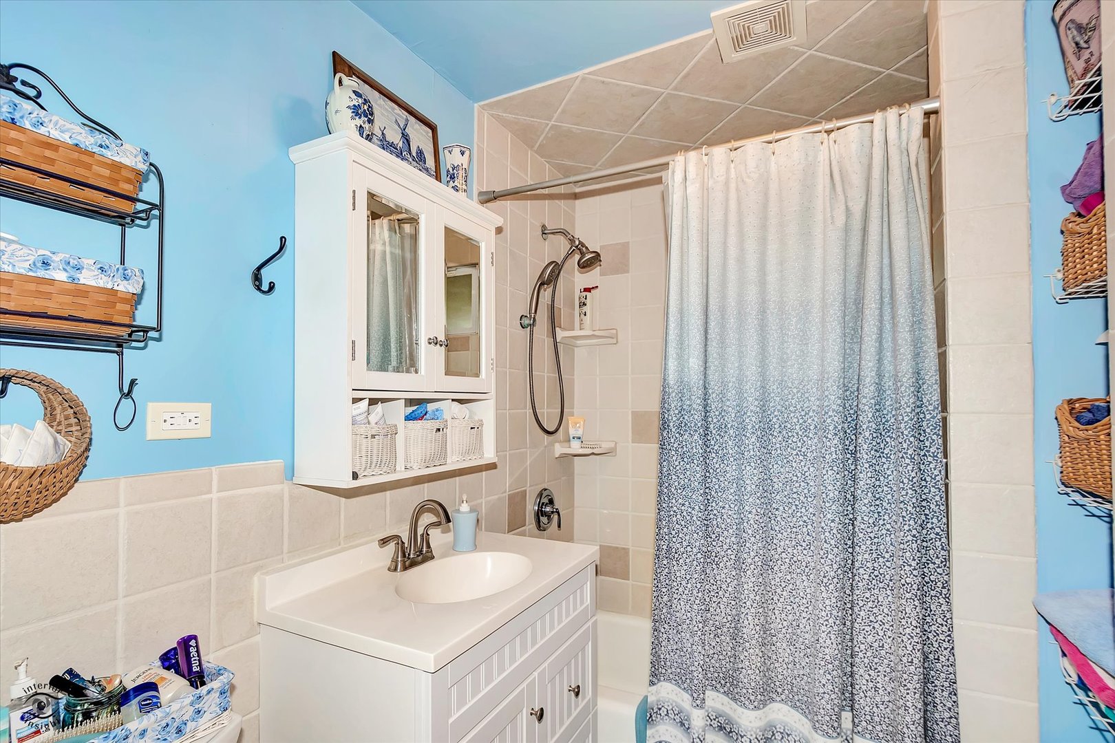 4S069 Barclay Road, Naperville, IL 60563