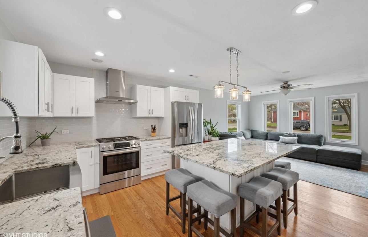 638 S Oakland Avenue, Villa Park, IL 60181