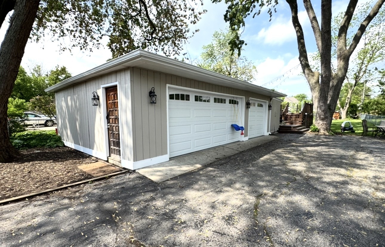 638 S Oakland Avenue, Villa Park, IL 60181
