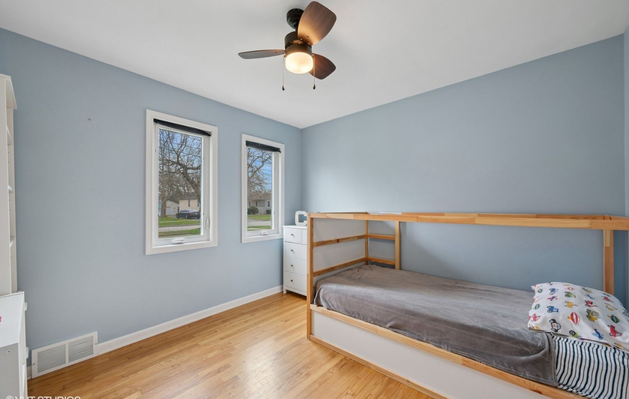 638 S Oakland Avenue, Villa Park, IL 60181