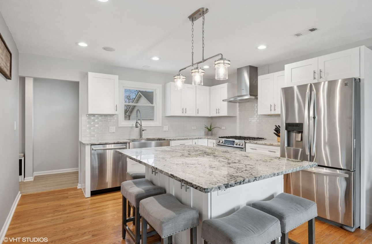 638 S Oakland Avenue, Villa Park, IL 60181