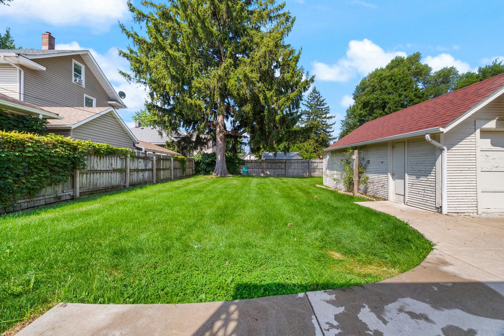 743 Jackson Street, Aurora, IL 60505