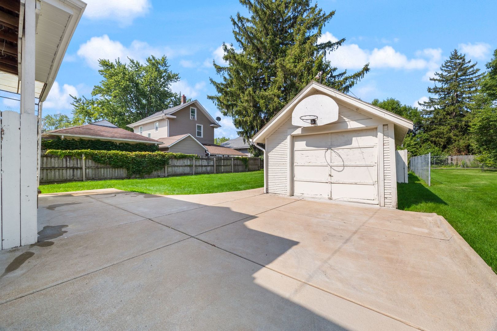743 Jackson Street, Aurora, IL 60505