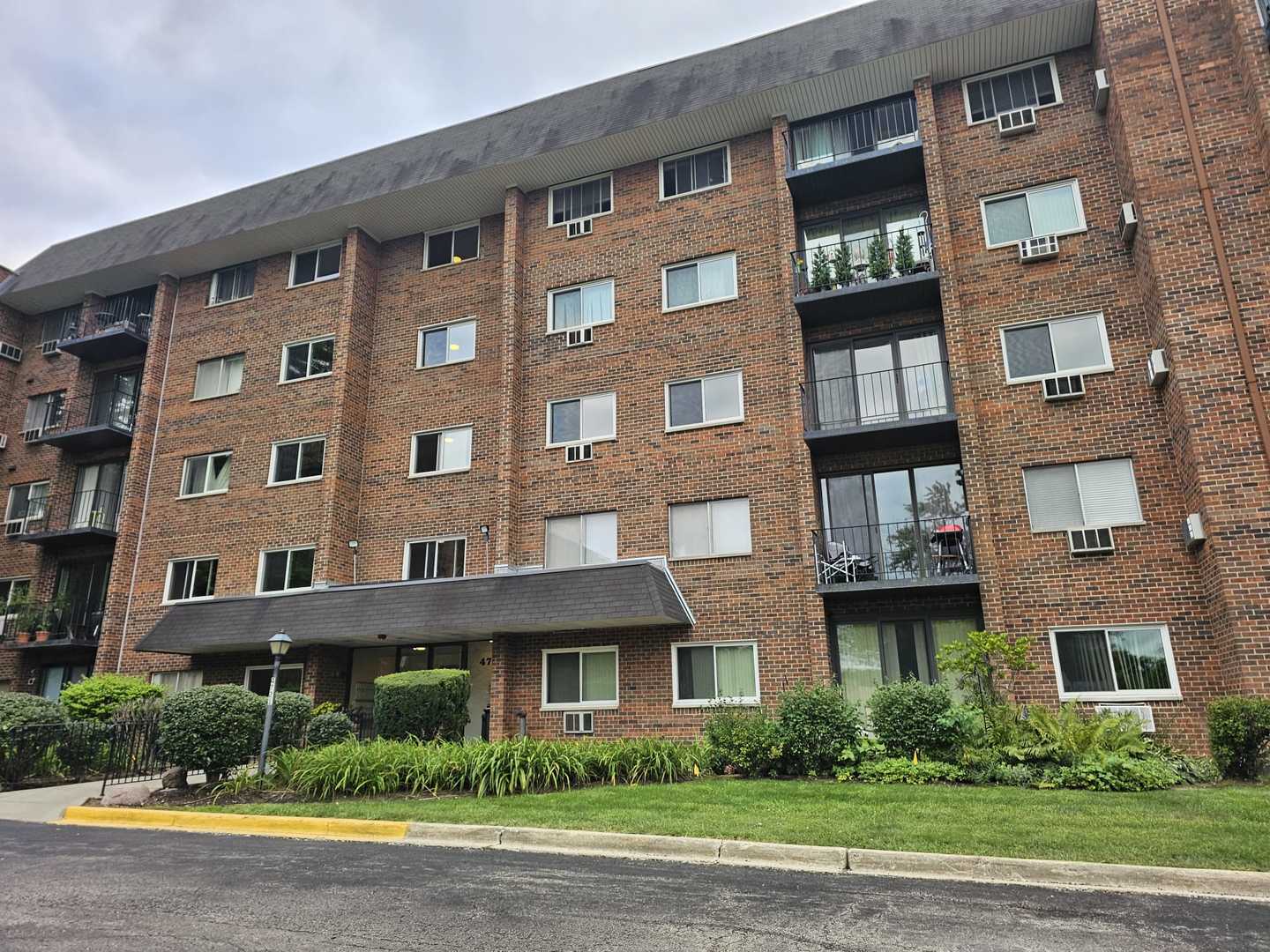 4721 SAINT JOSEPH CREEK Road #3H, Lisle, IL 60532