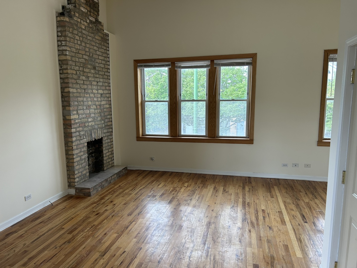 525-527 N Ashland Avenue, Chicago, IL 60622