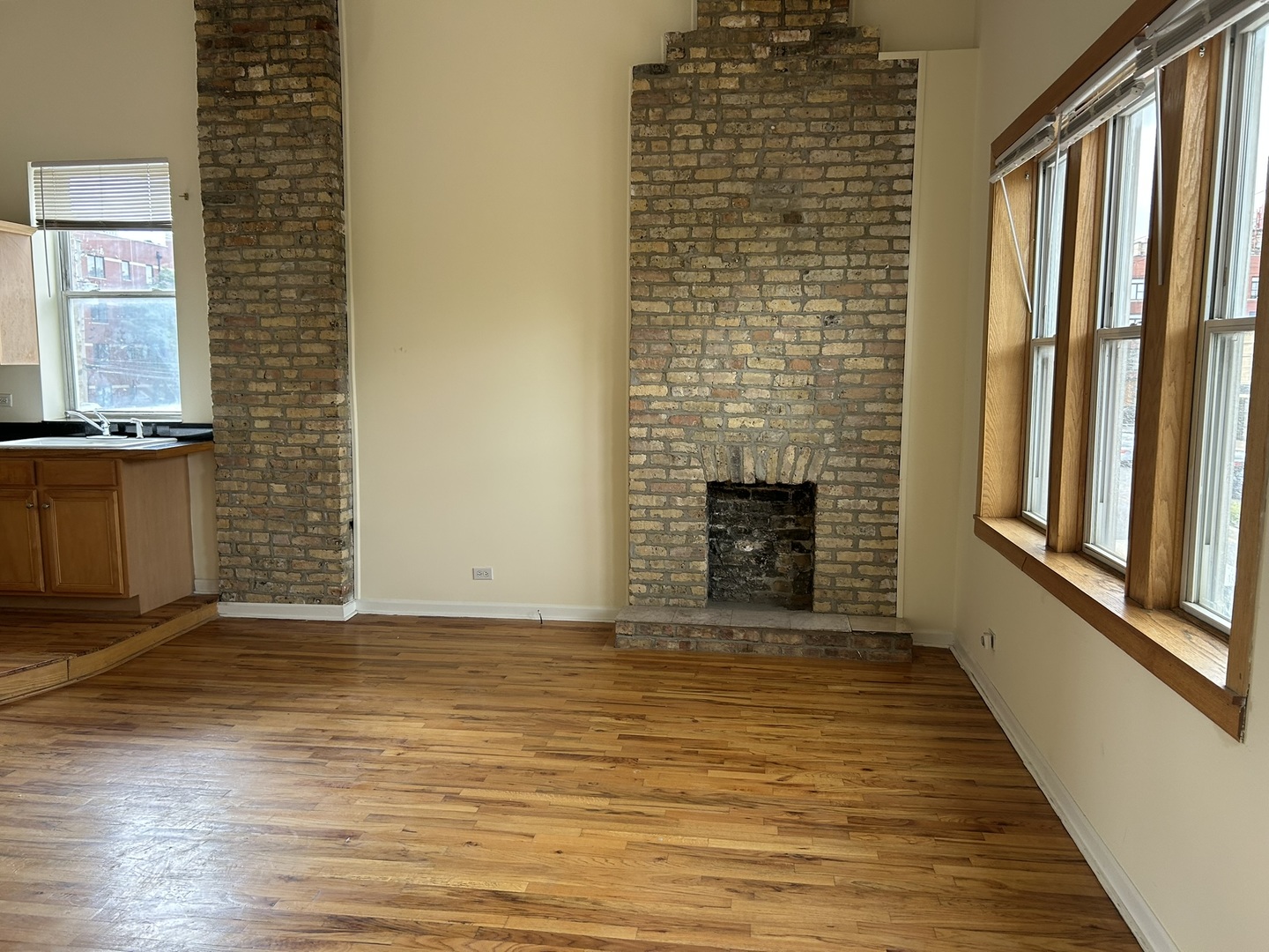 525-527 N Ashland Avenue, Chicago, IL 60622