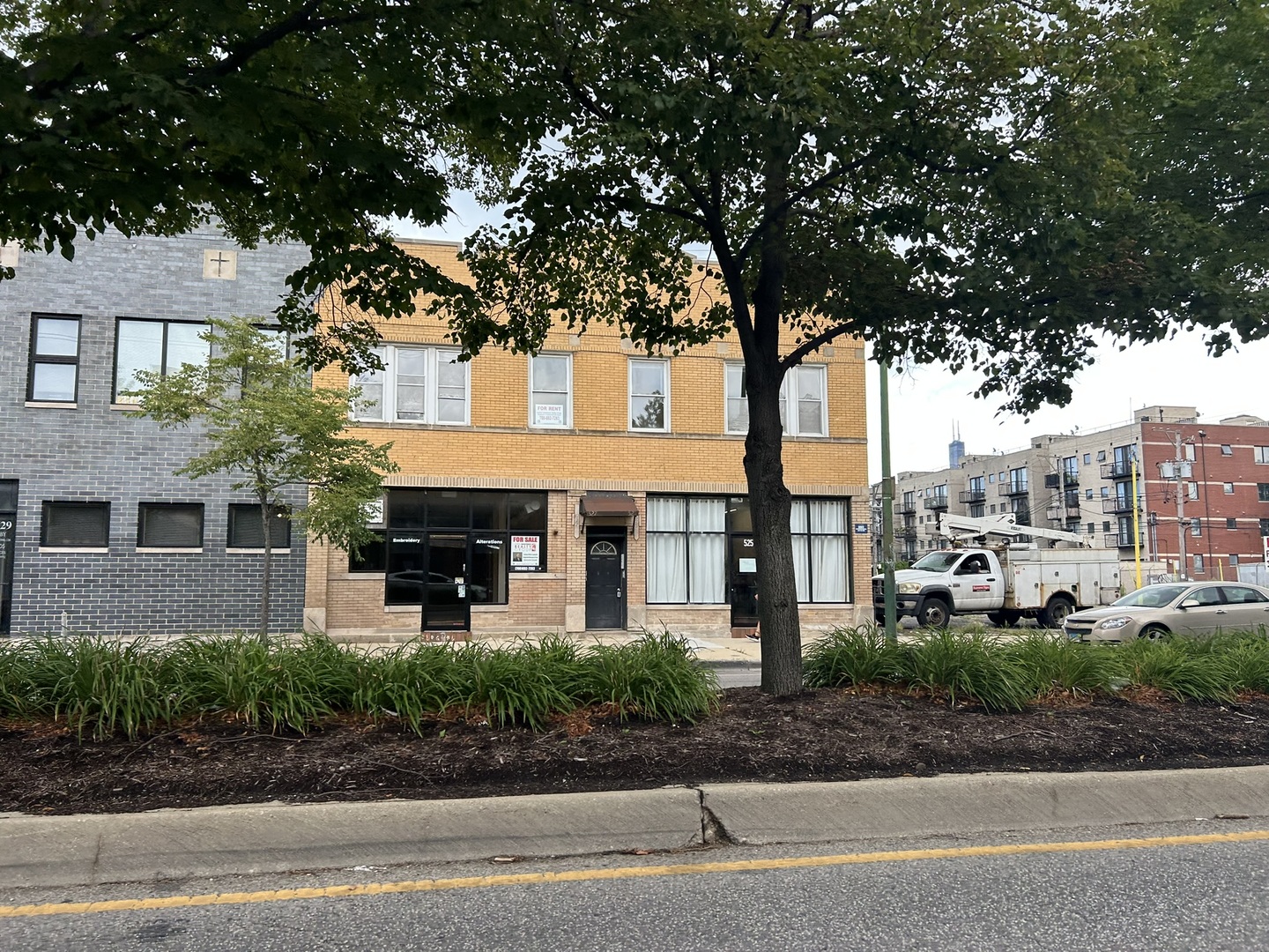 525-527 N Ashland Avenue, Chicago, IL 60622