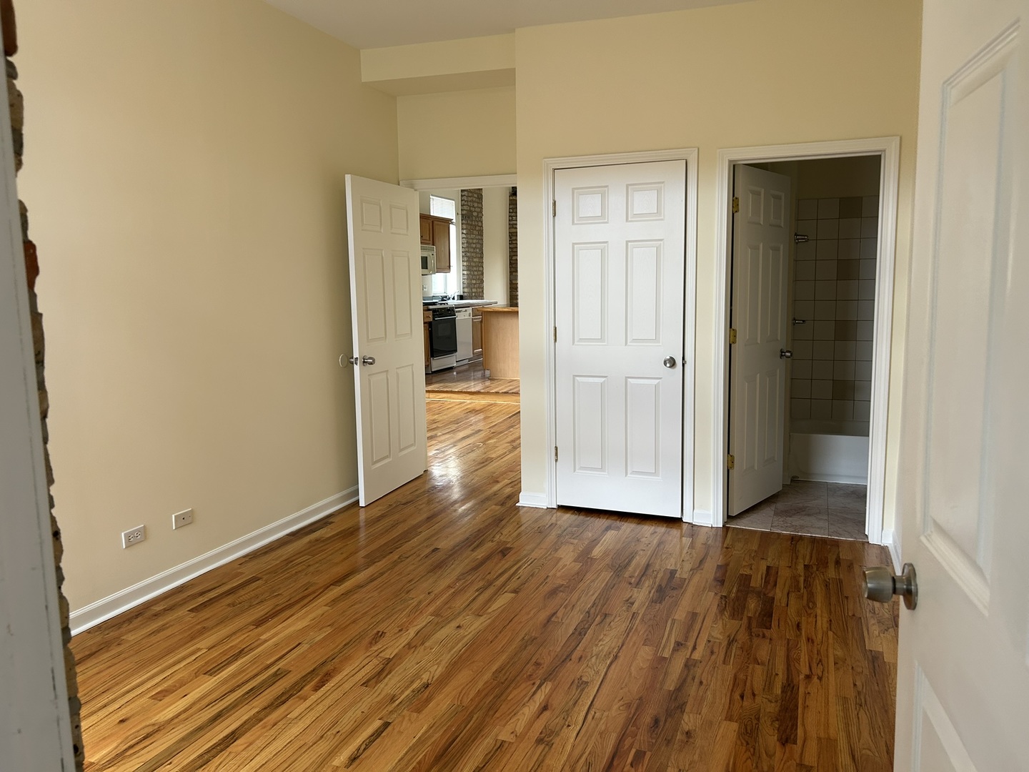 525-527 N Ashland Avenue, Chicago, IL 60622