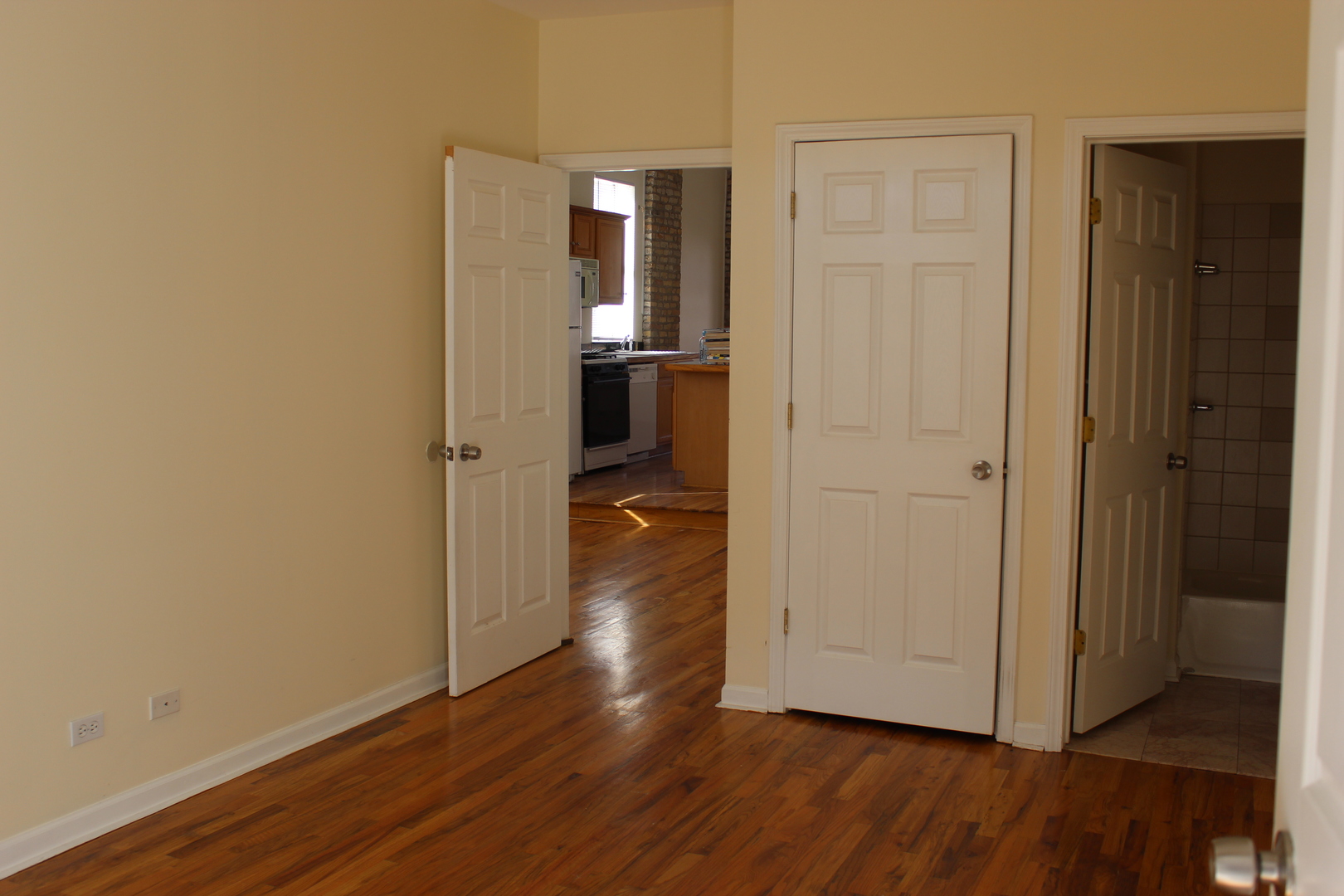 525-527 N Ashland Avenue, Chicago, IL 60622