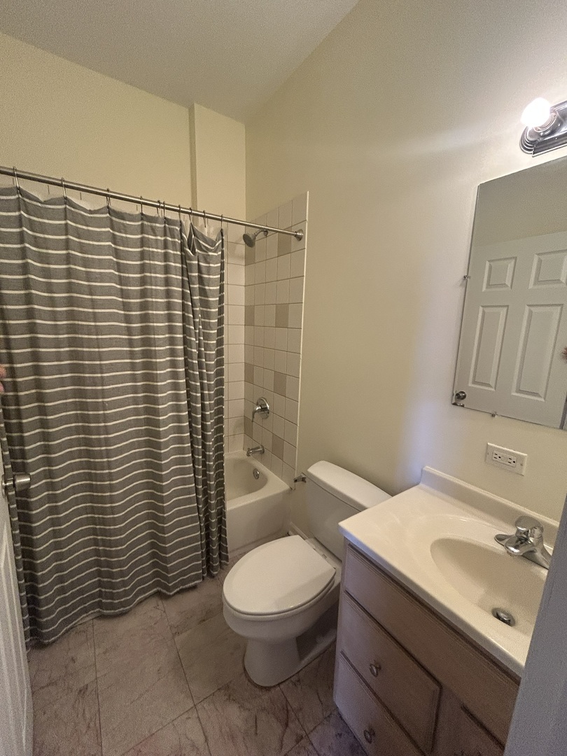 525-527 N Ashland Avenue, Chicago, IL 60622