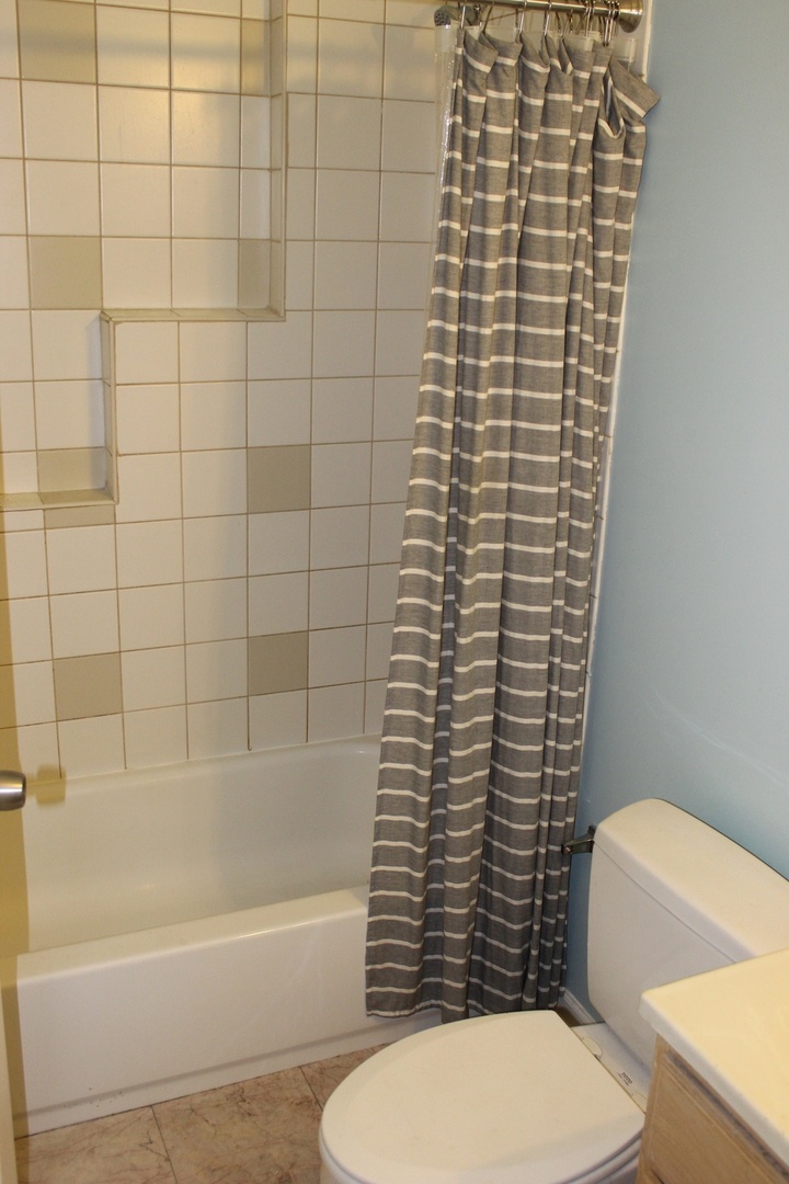 525-527 N Ashland Avenue, Chicago, IL 60622
