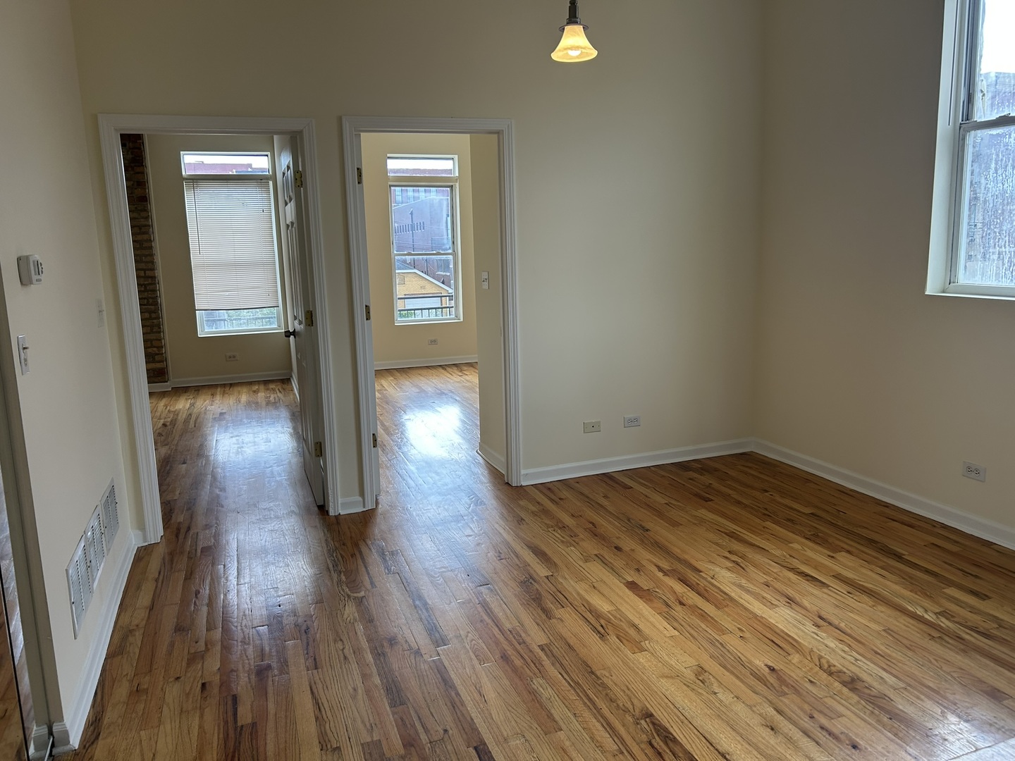 525-527 N Ashland Avenue, Chicago, IL 60622