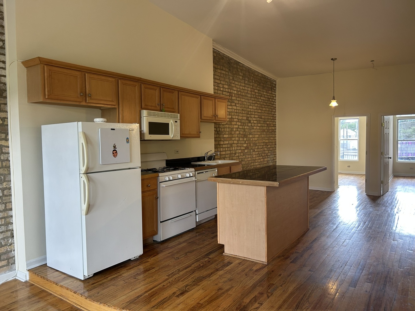 525-527 N Ashland Avenue, Chicago, IL 60622