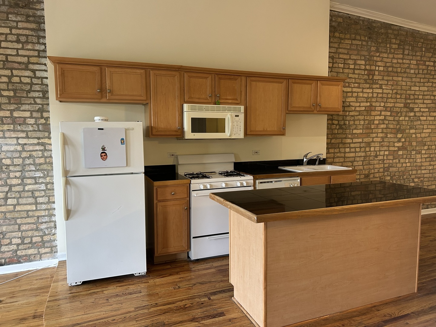 525-527 N Ashland Avenue, Chicago, IL 60622