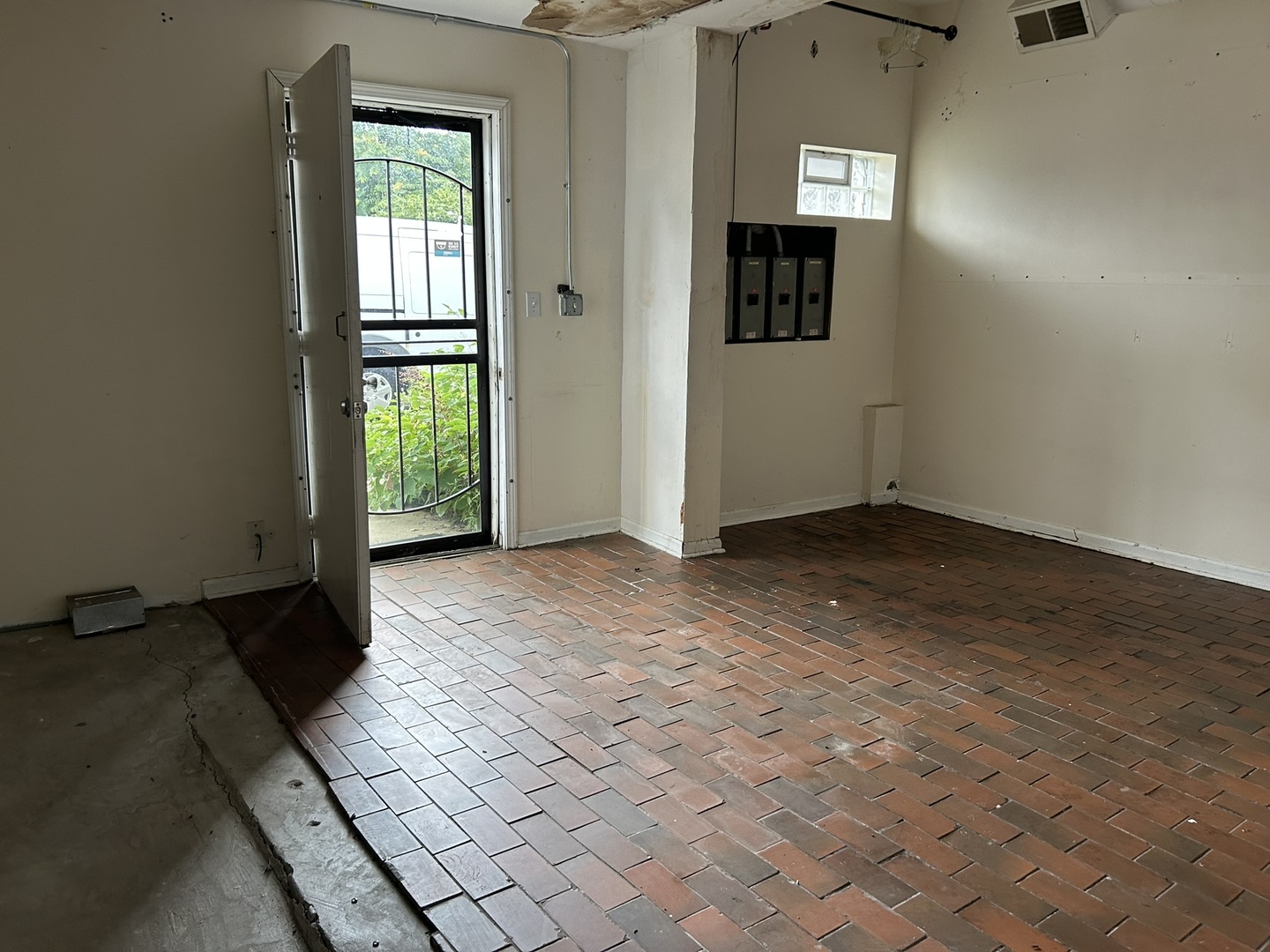 525-527 N Ashland Avenue, Chicago, IL 60622