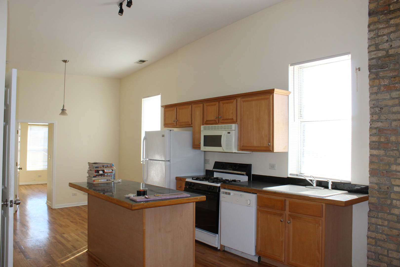 525-527 N Ashland Avenue, Chicago, IL 60622