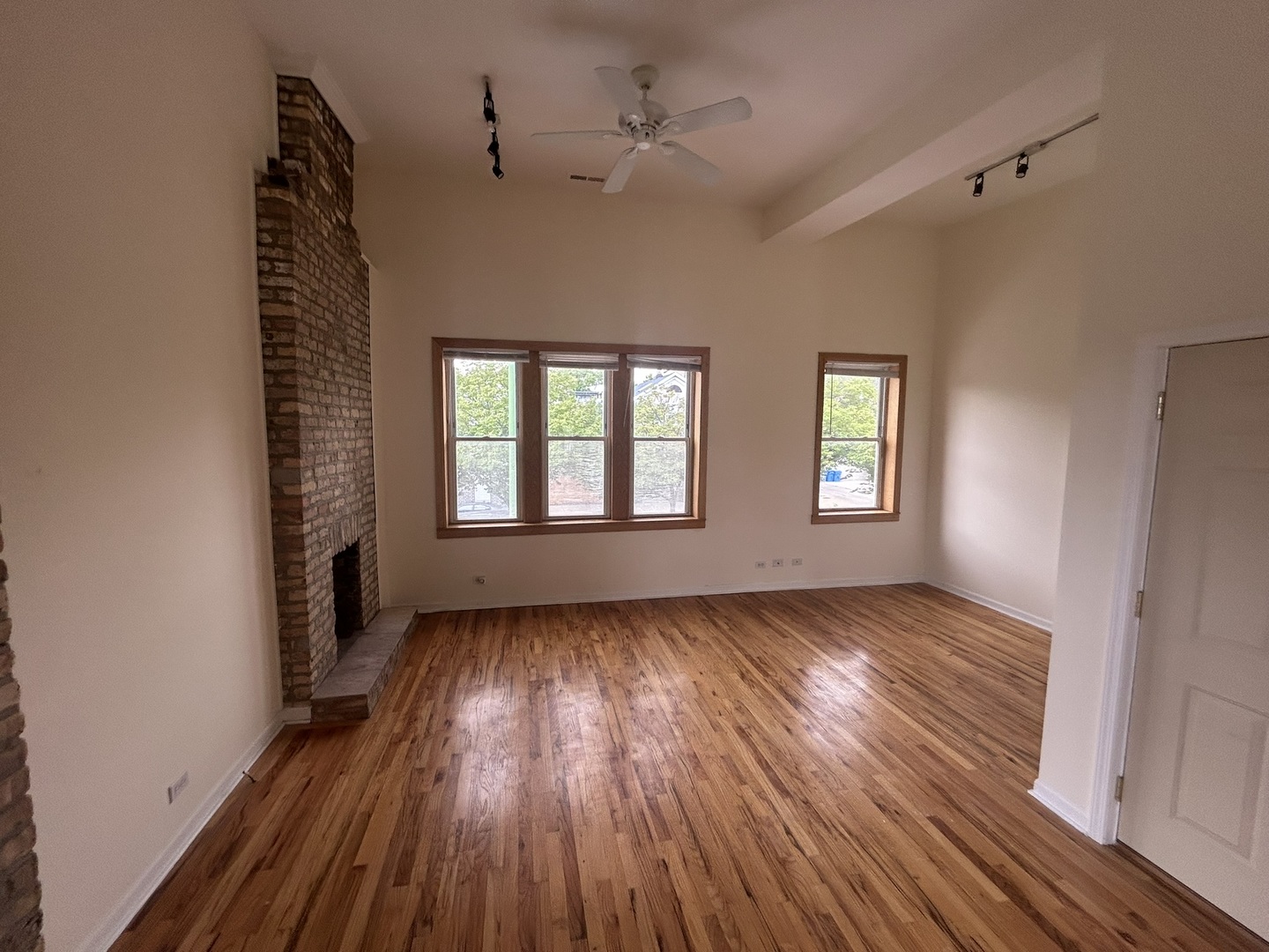 525-527 N Ashland Avenue, Chicago, IL 60622