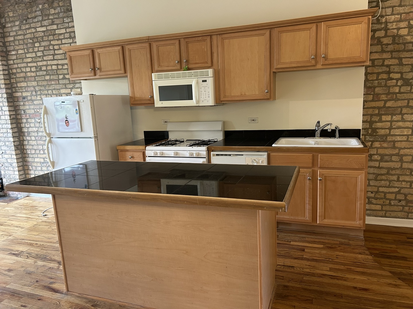 525-527 N Ashland Avenue, Chicago, IL 60622