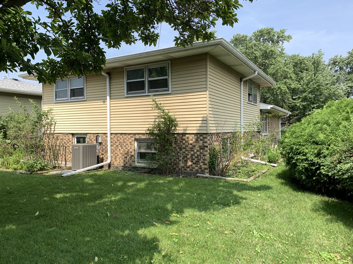6541 Crescent Court, Oak Lawn, IL 60453