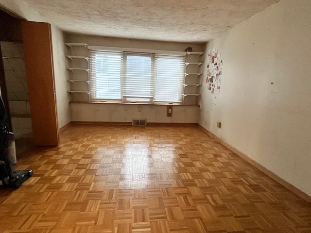6135 S Massasoit Avenue, Chicago, IL 60638