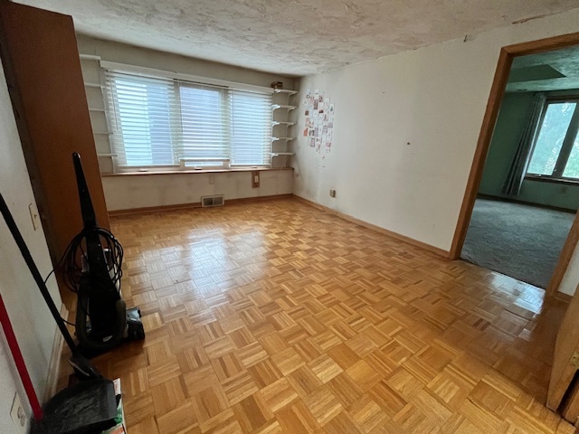 6135 S Massasoit Avenue, Chicago, IL 60638