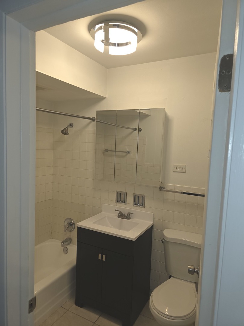 1115 Holiday Lane #17, Des Plaines, IL 60016