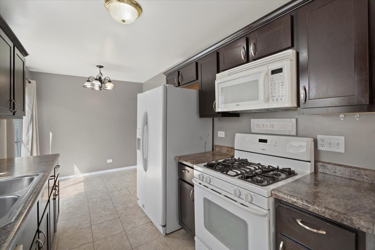 661 W Huron Hills Trail, Round Lake Heights, IL 60073