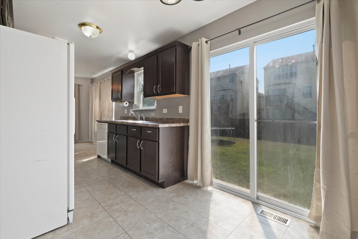 661 W Huron Hills Trail, Round Lake Heights, IL 60073