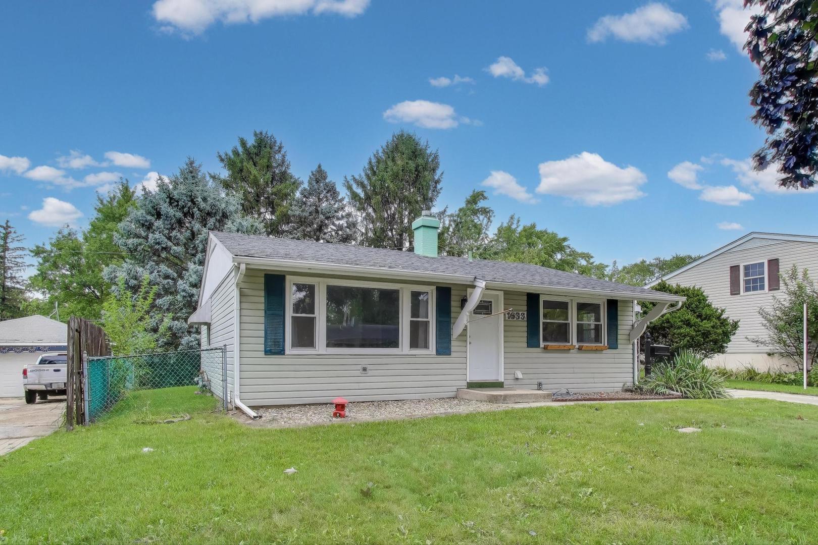 1633 Marlboro Circle, Carpentersville, IL 60110