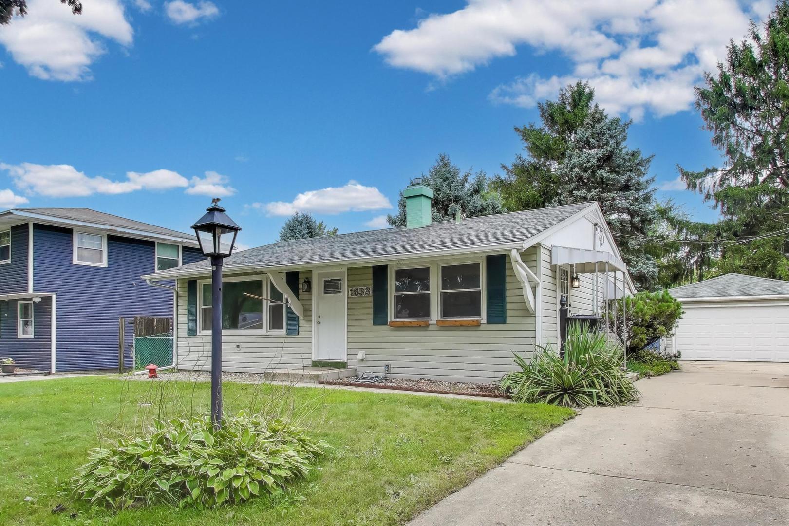 1633 Marlboro Circle, Carpentersville, IL 60110