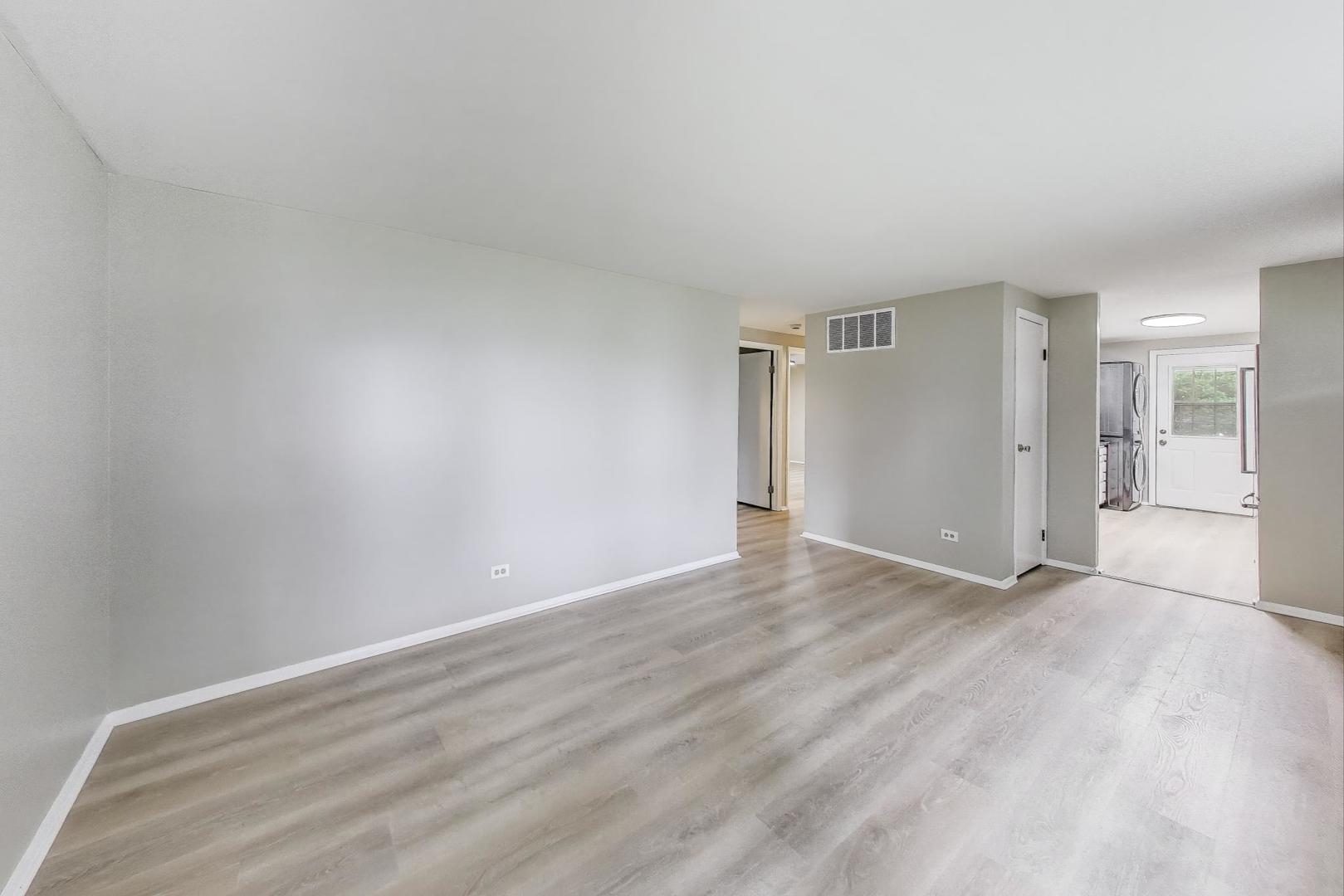 1633 Marlboro Circle, Carpentersville, IL 60110