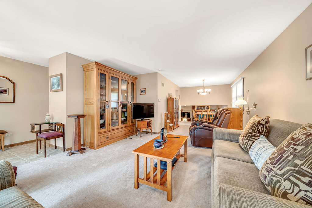 6402 Jeanette Court, Tinley Park, IL 60477