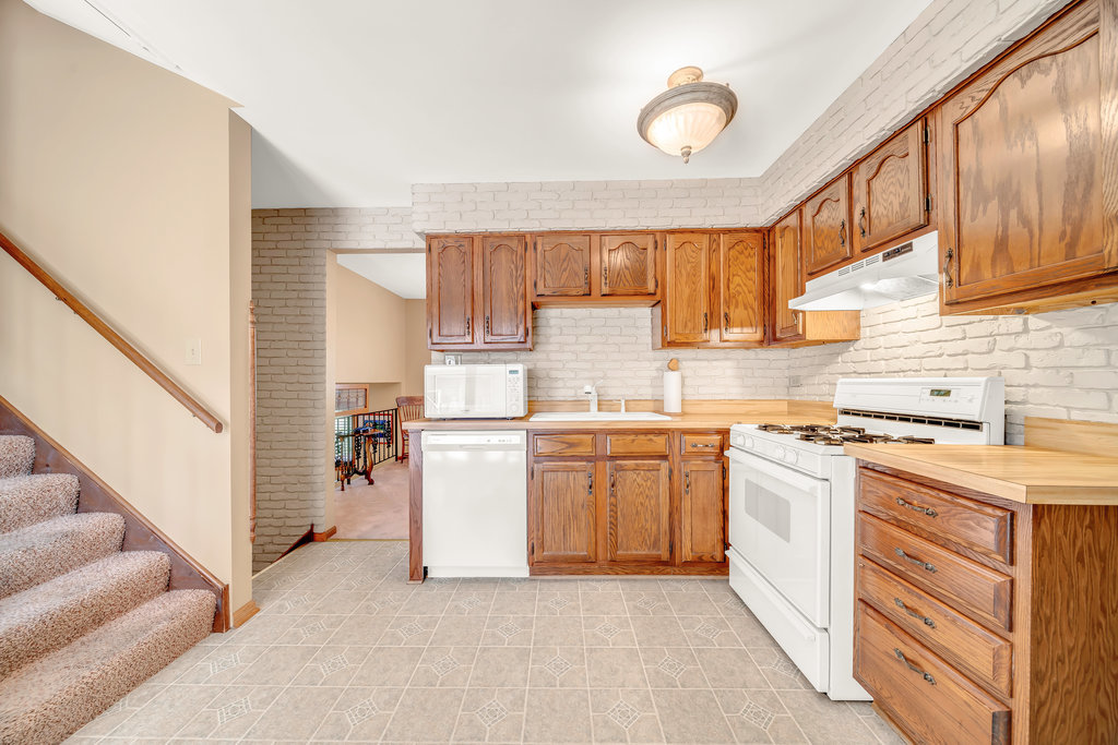 6402 Jeanette Court, Tinley Park, IL 60477