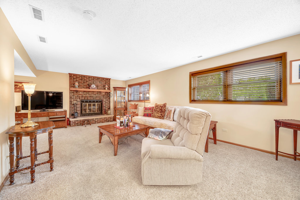 6402 Jeanette Court, Tinley Park, IL 60477