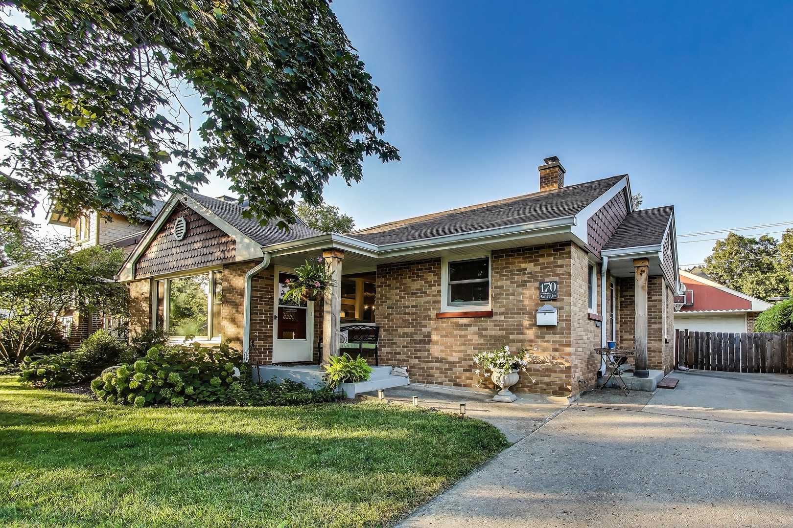 170 Eastview Avenue, Crystal Lake, IL 60014