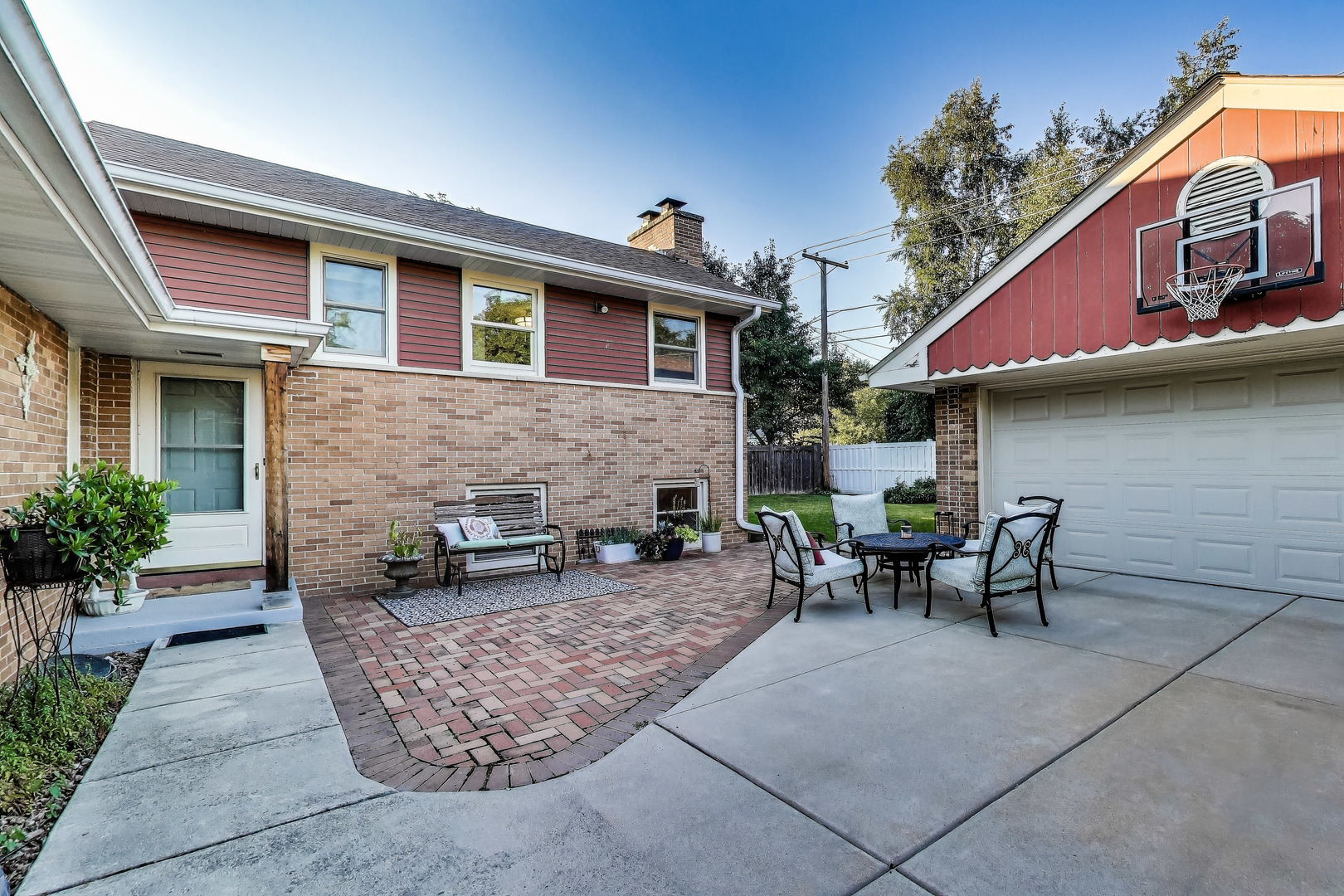 170 Eastview Avenue, Crystal Lake, IL 60014
