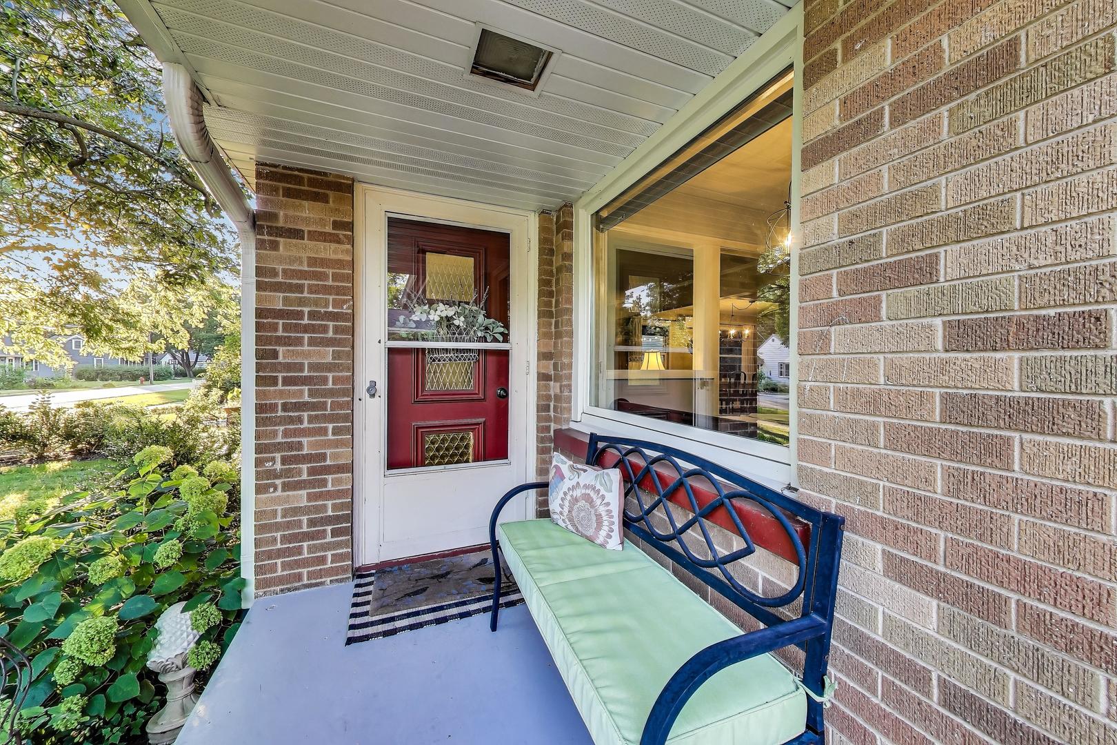 170 Eastview Avenue, Crystal Lake, IL 60014