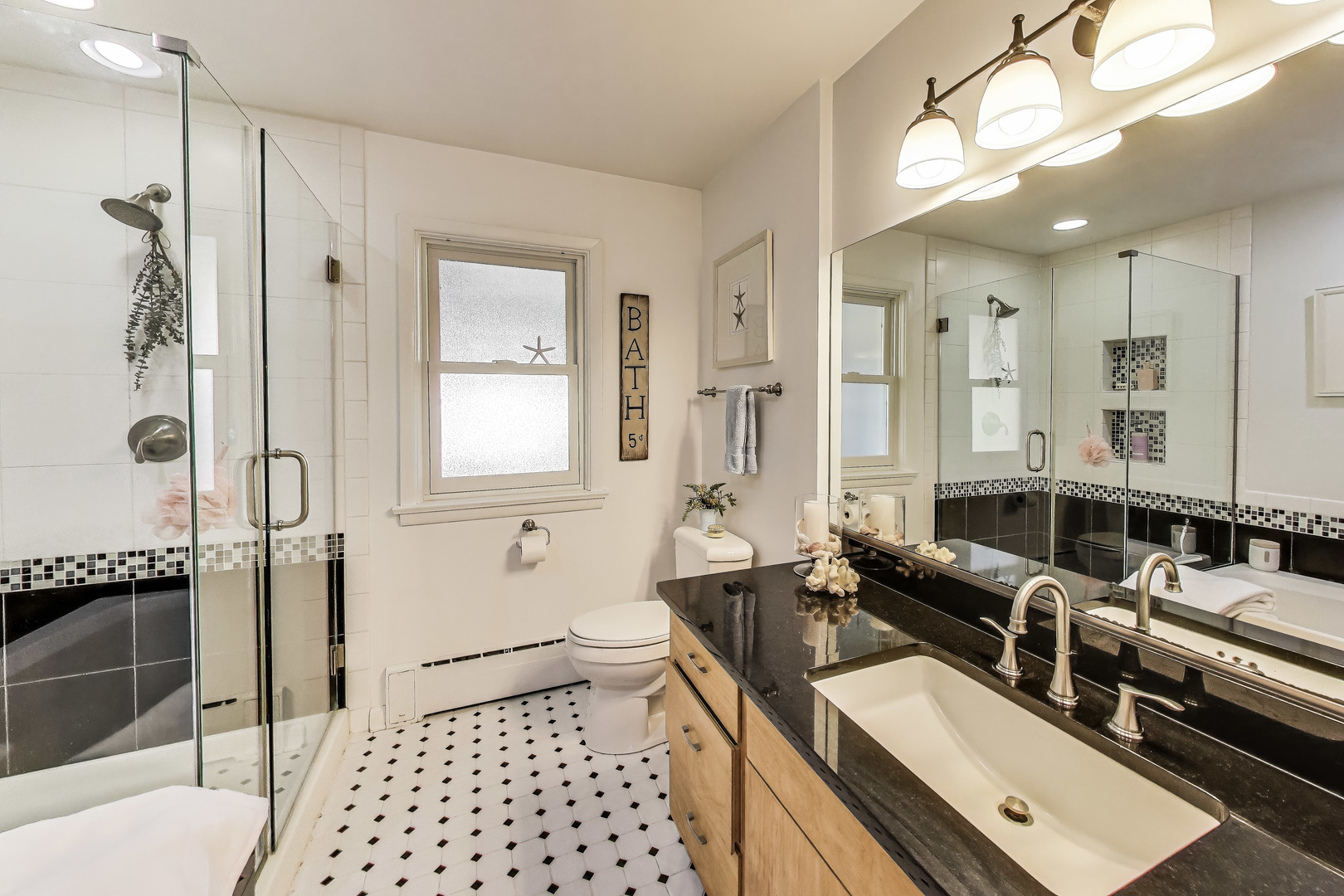 170 Eastview Avenue, Crystal Lake, IL 60014