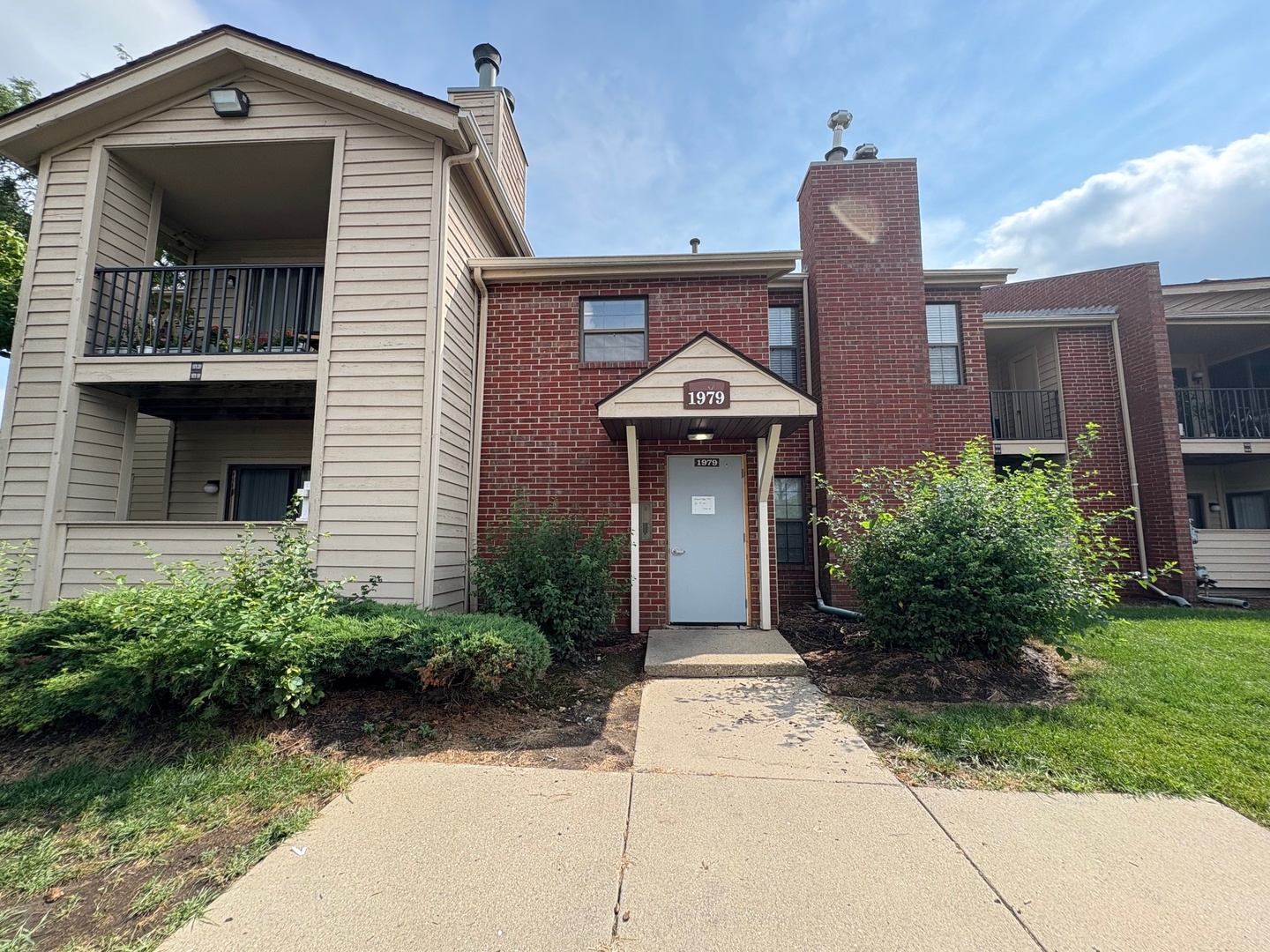 1979 N Hicks Road #104, Palatine, IL 60074