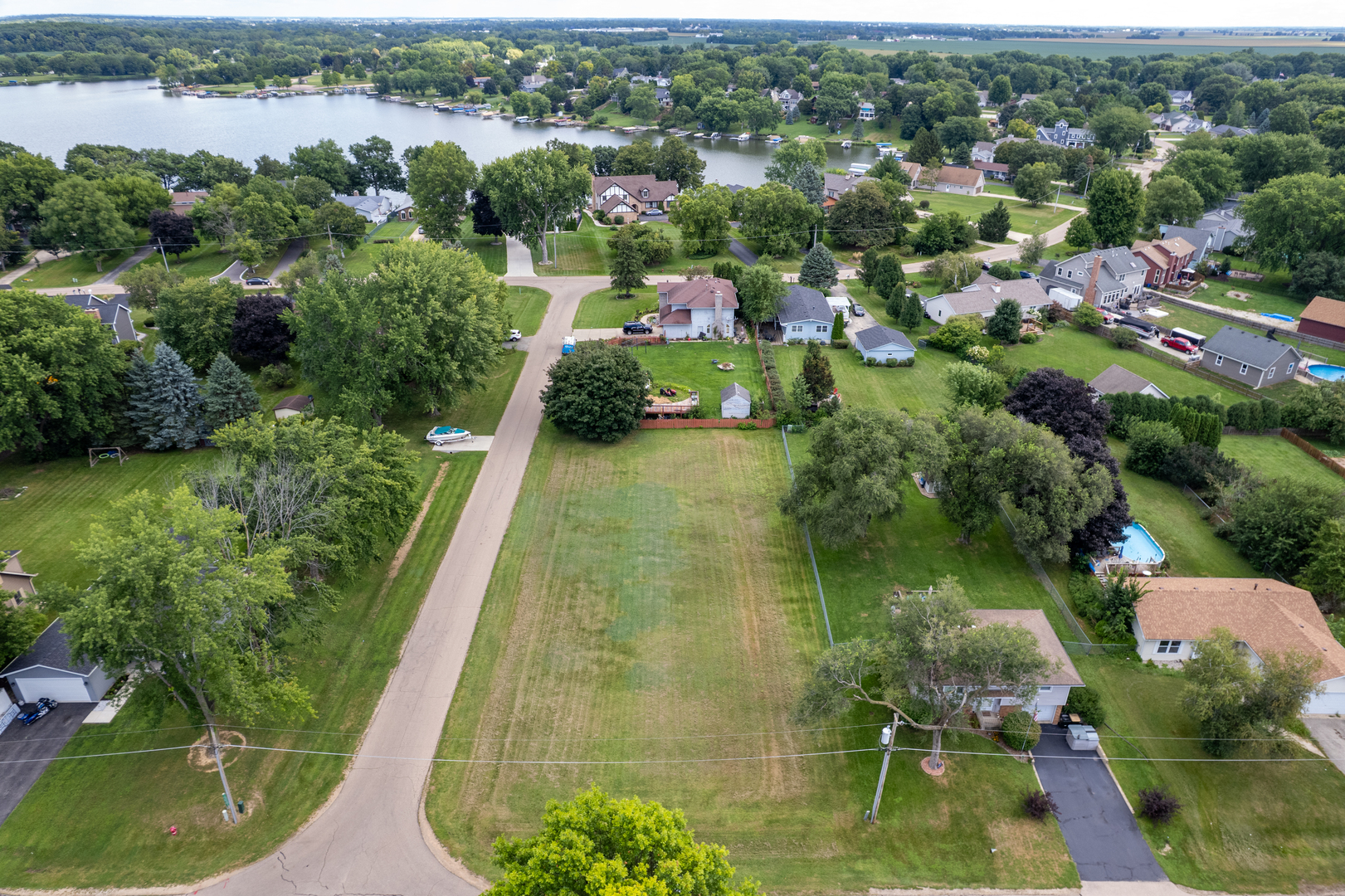 1738 Hilda Drive, Lake Holiday, IL 60548