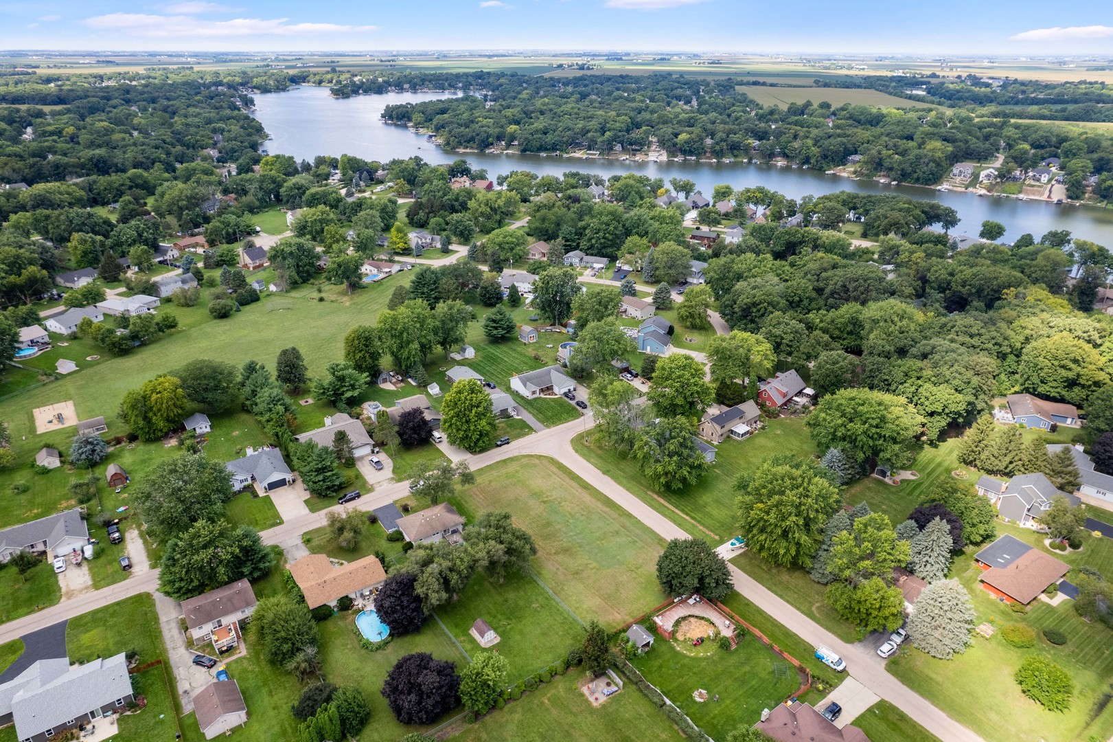 1738 Hilda Drive, Lake Holiday, IL 60548