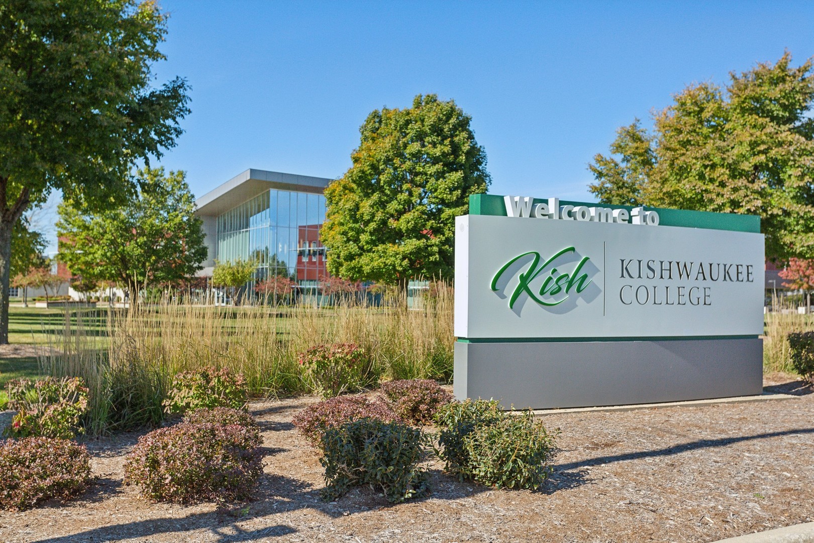768 Waters Edge Boulevard, Malta, IL 60150