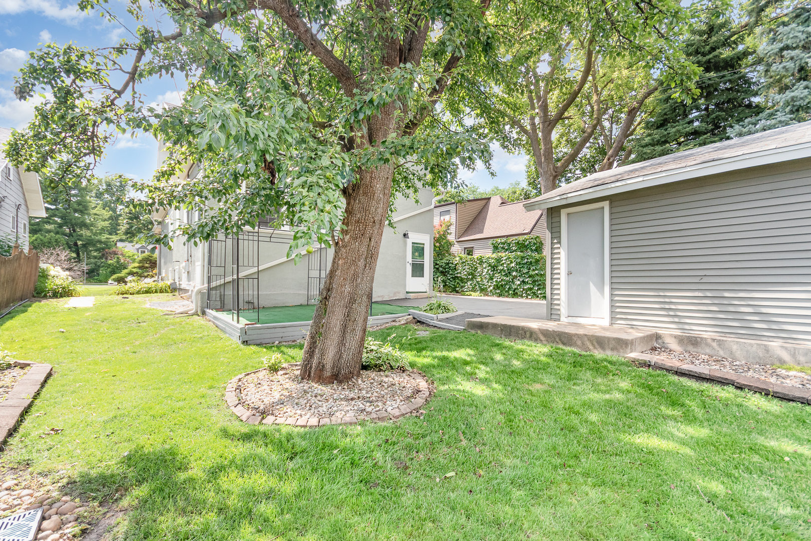 4633 Wolf Road, Western Springs, IL 60558