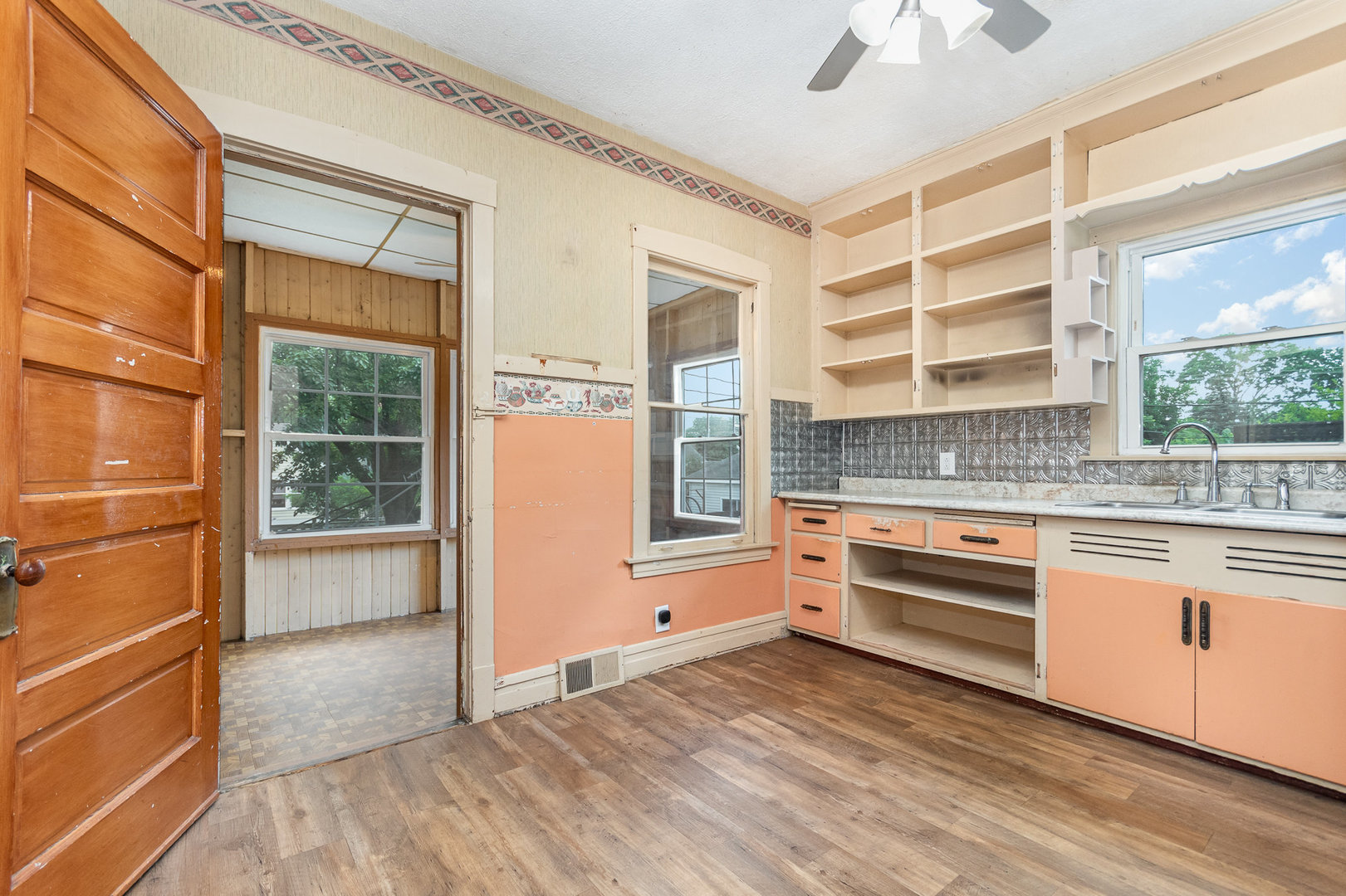 4633 Wolf Road, Western Springs, IL 60558
