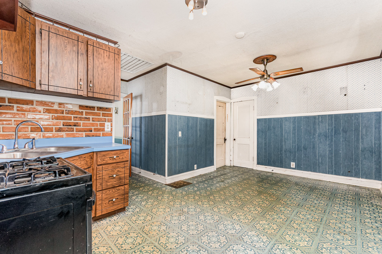 4633 Wolf Road, Western Springs, IL 60558