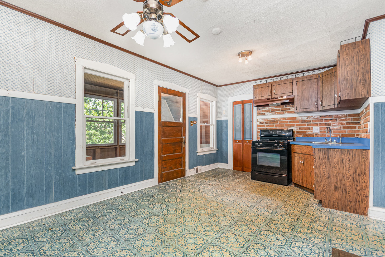 4633 Wolf Road, Western Springs, IL 60558