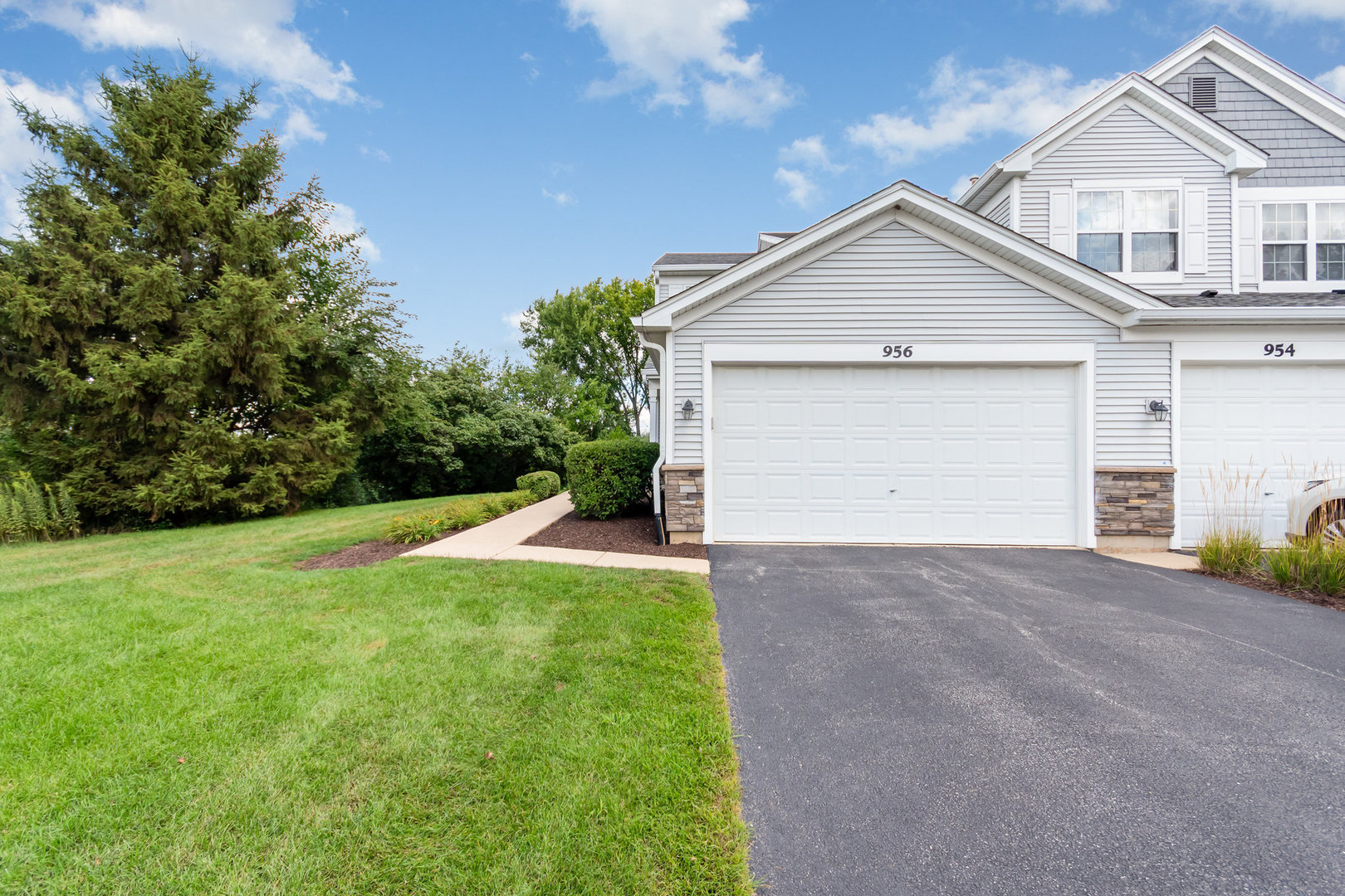 954 Genesee Drive #954, Naperville, IL 60563
