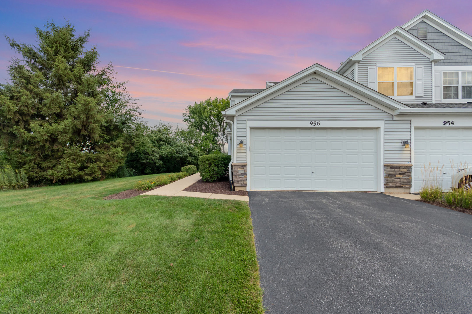 954 Genesee Drive #954, Naperville, IL 60563