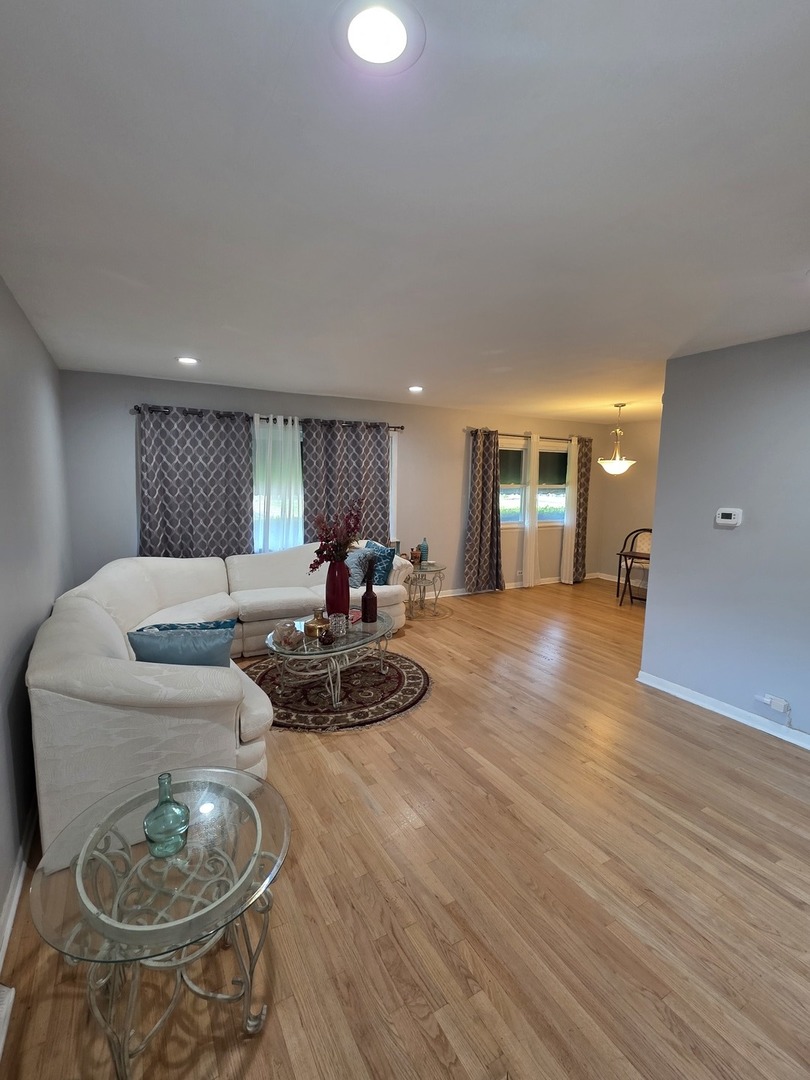 15647 Mutual Terrace, South Holland, IL 60473