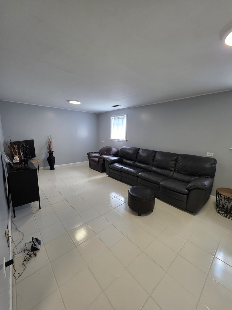 15647 Mutual Terrace, South Holland, IL 60473